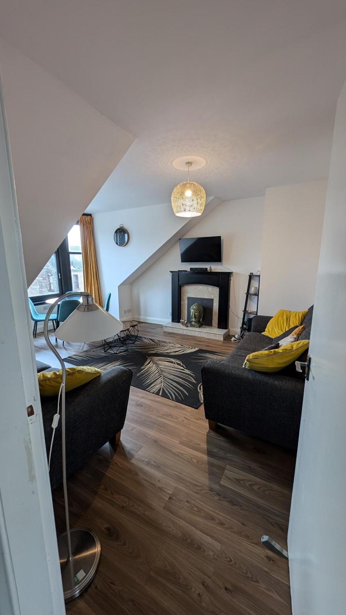 Lovely 2 Bedroom Apartment In Central Location Greenock Exterior photo